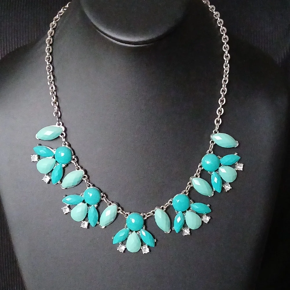 Vintage Fashion Elegant Silver and Turquoise Necklace